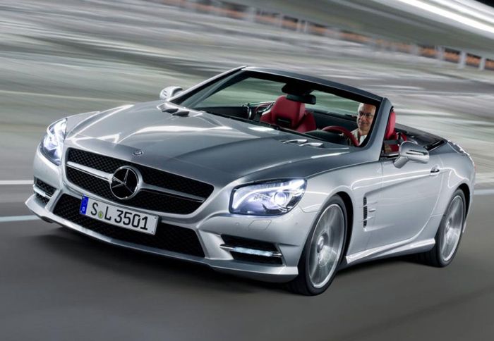 Η μορφή της νέας Mercedes SL έχει δεχθεί επιρροές από την αντίστοιχη των SLK και SLS και είναι πιο τετραγωνισμένη από πριν.